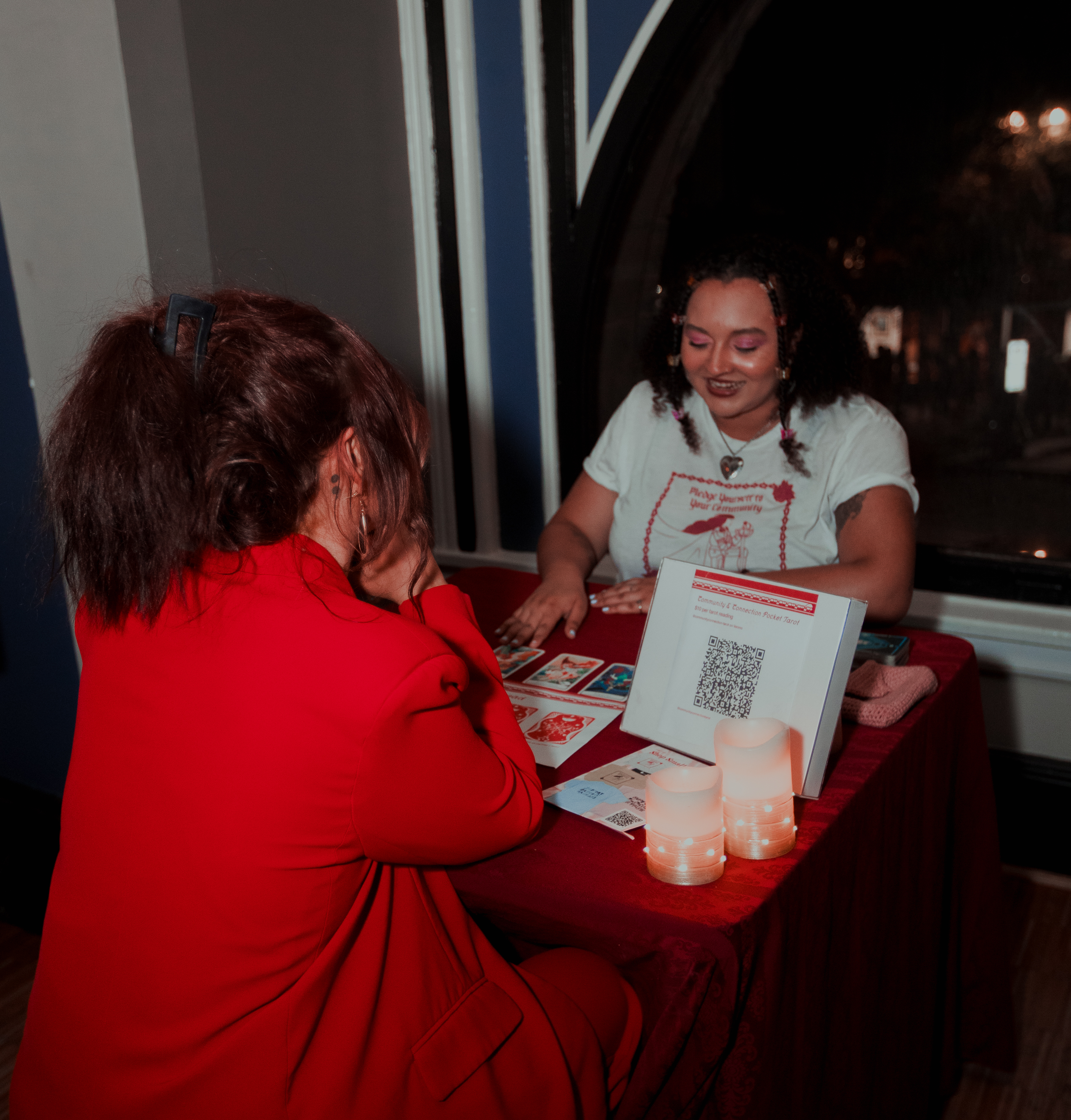 Logan doing walk-in tarot readings at an event.